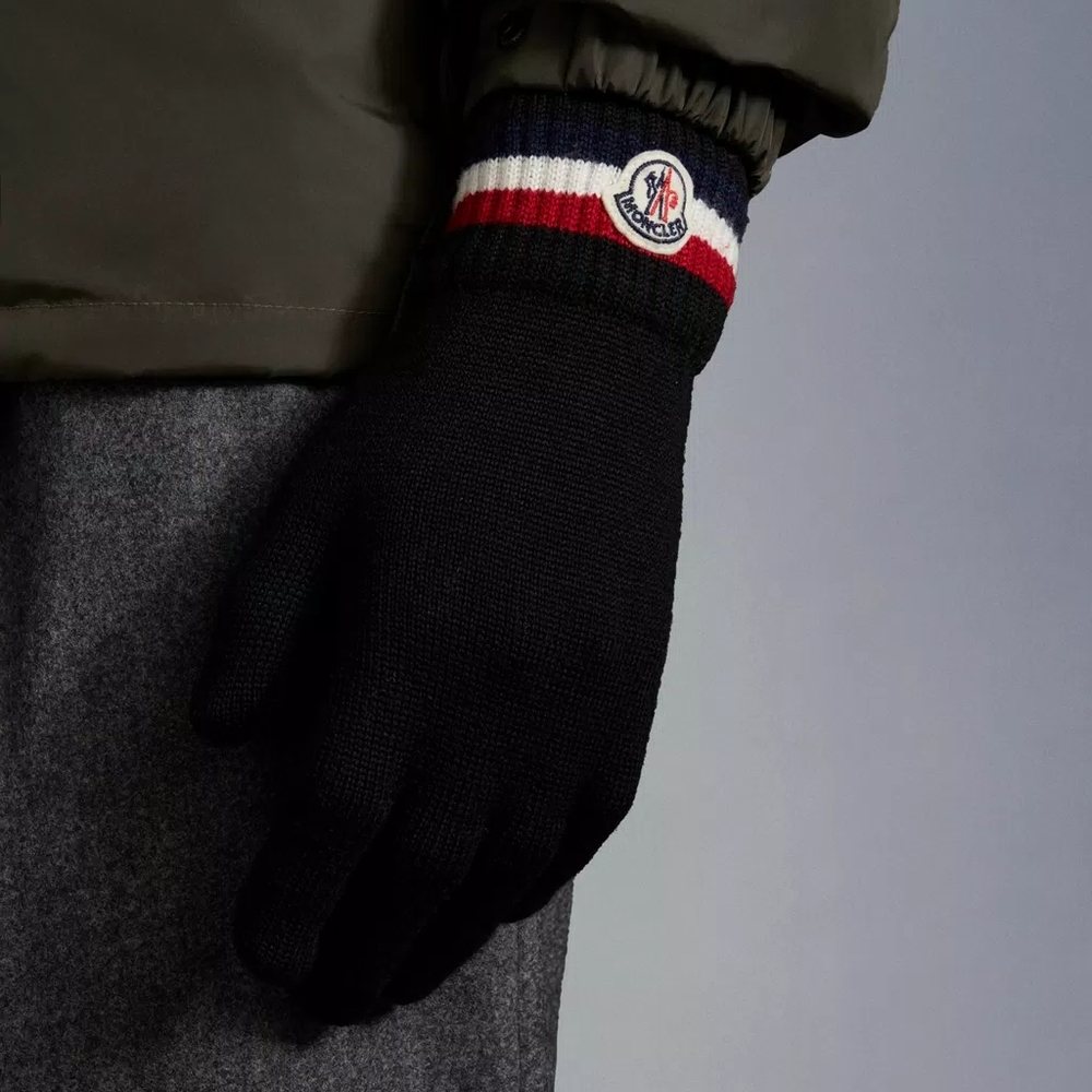 Moncler Men's Black Knit Logo-Trim Gloves